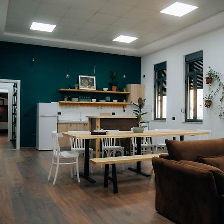 טיראנה The Maze Hostel מראה חיצוני תמונה