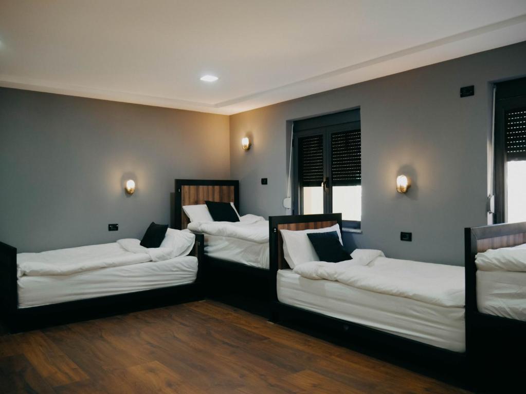 טיראנה The Maze Hostel מראה חיצוני תמונה