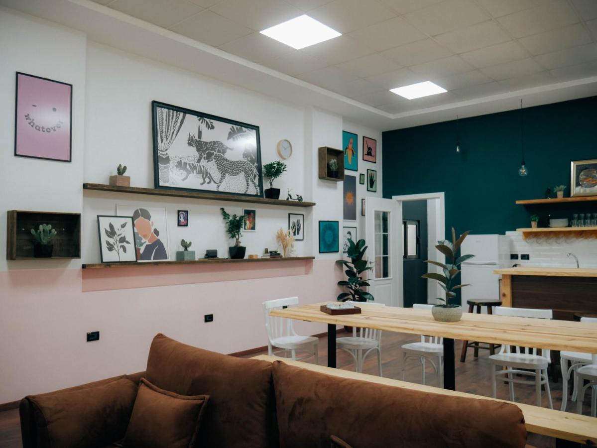 טיראנה The Maze Hostel מראה חיצוני תמונה