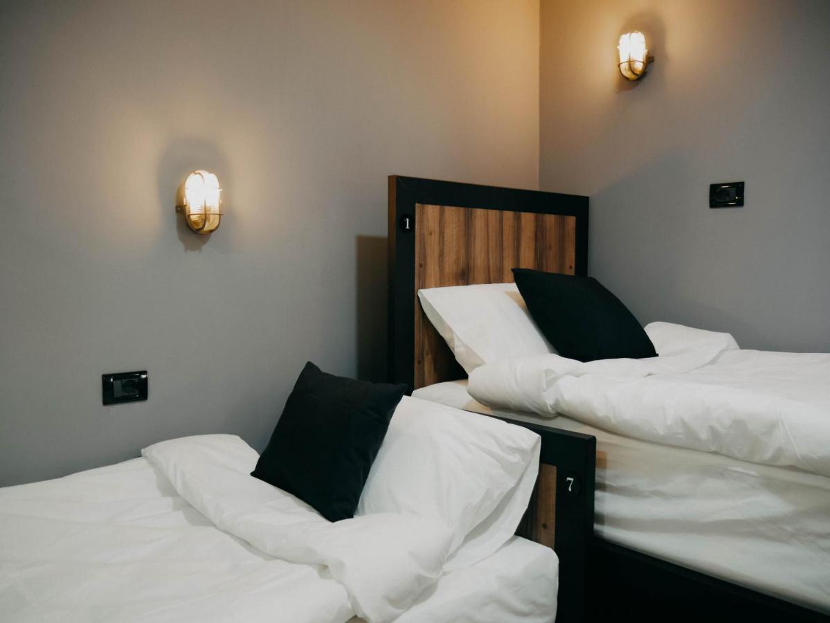 טיראנה The Maze Hostel מראה חיצוני תמונה