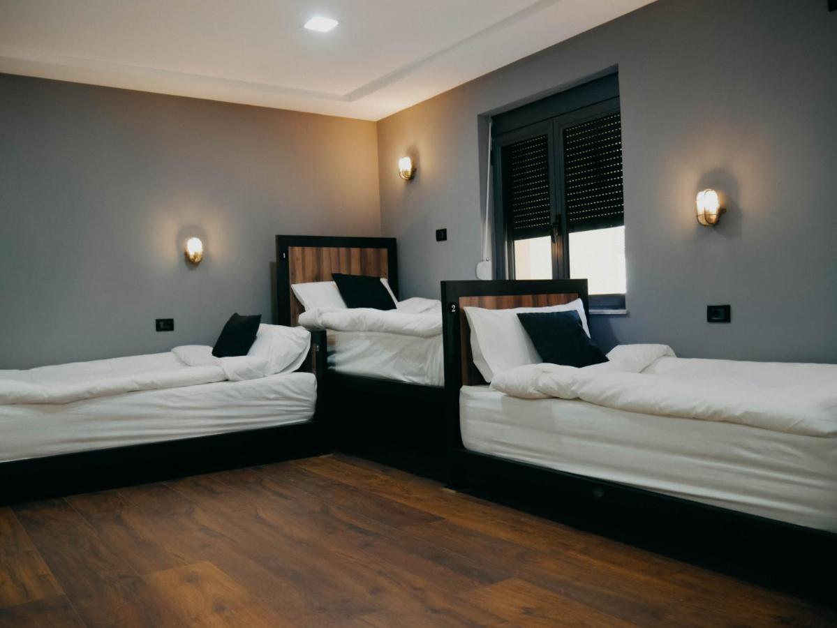 טיראנה The Maze Hostel מראה חיצוני תמונה