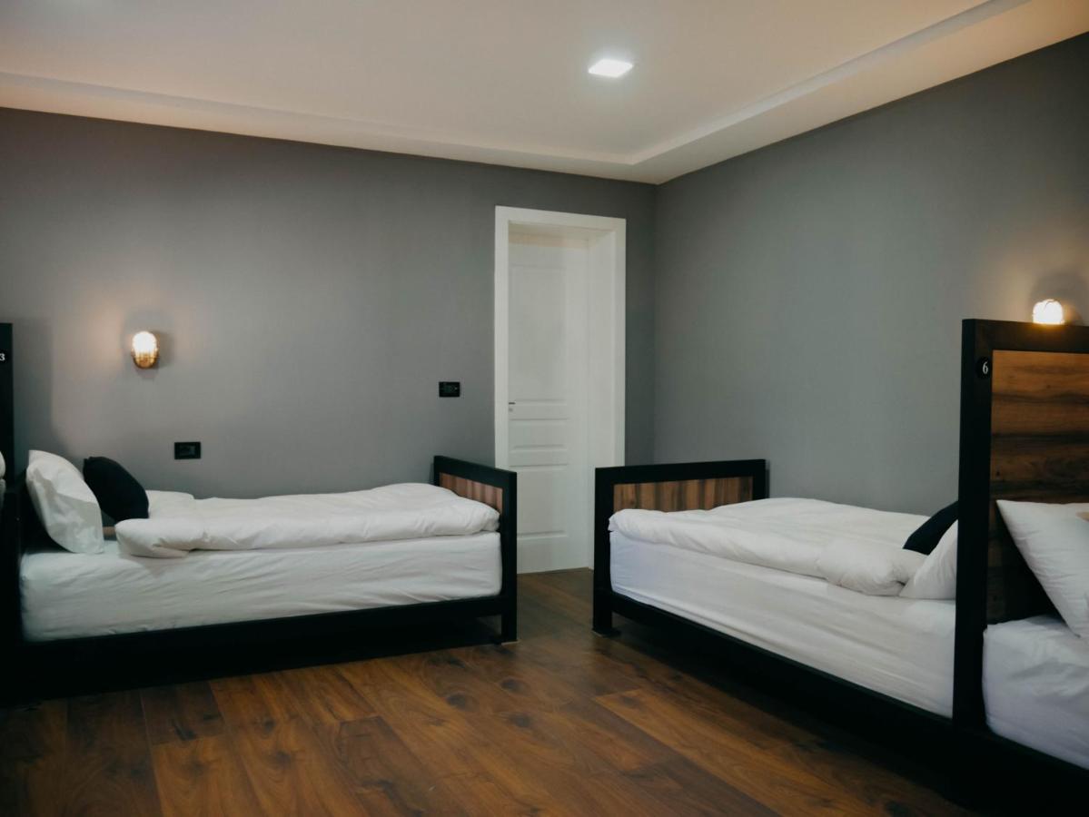 טיראנה The Maze Hostel מראה חיצוני תמונה
