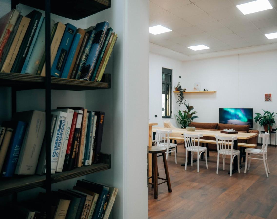 טיראנה The Maze Hostel מראה חיצוני תמונה