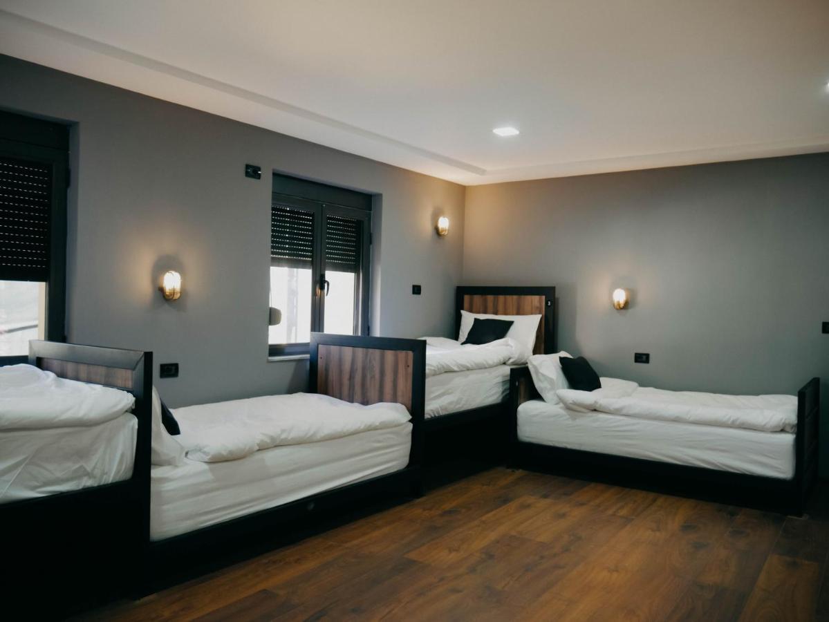 טיראנה The Maze Hostel מראה חיצוני תמונה