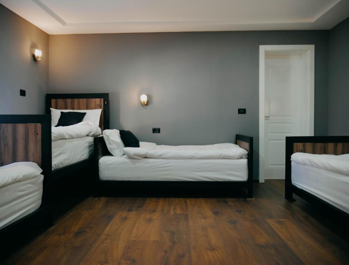 טיראנה The Maze Hostel מראה חיצוני תמונה