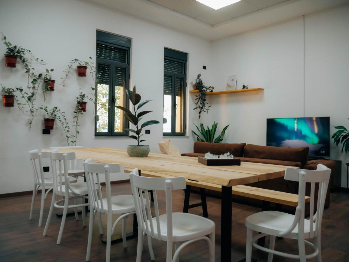 טיראנה The Maze Hostel מראה חיצוני תמונה